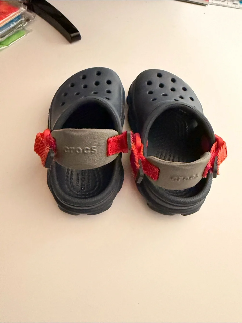 CROCS excellent slight